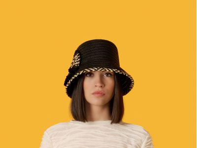 Cappello nero collezione estate 2023